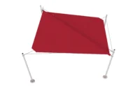 Rotes Sonnensegel mit Stützen